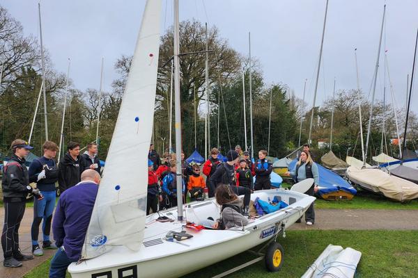 Transition to a 420 - Frensham Pond Juniors try a boat day